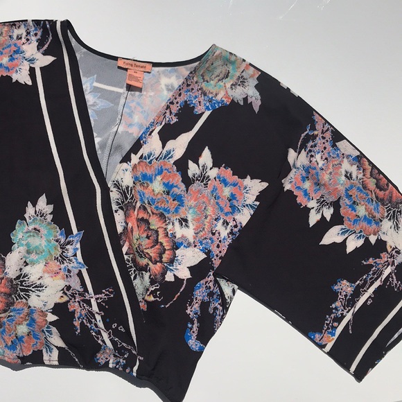Anthropologie Tops - Flying Tomatoe kimono Top